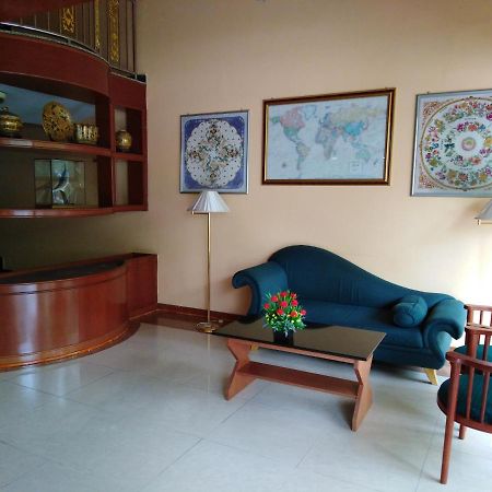 Sara Hotel Labuan Esterno foto