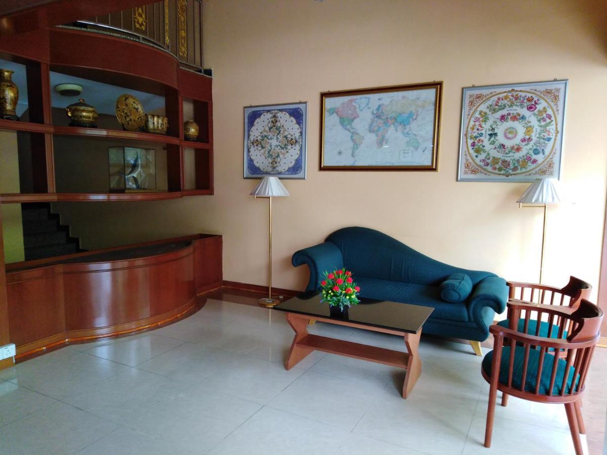 Sara Hotel Labuan Esterno foto