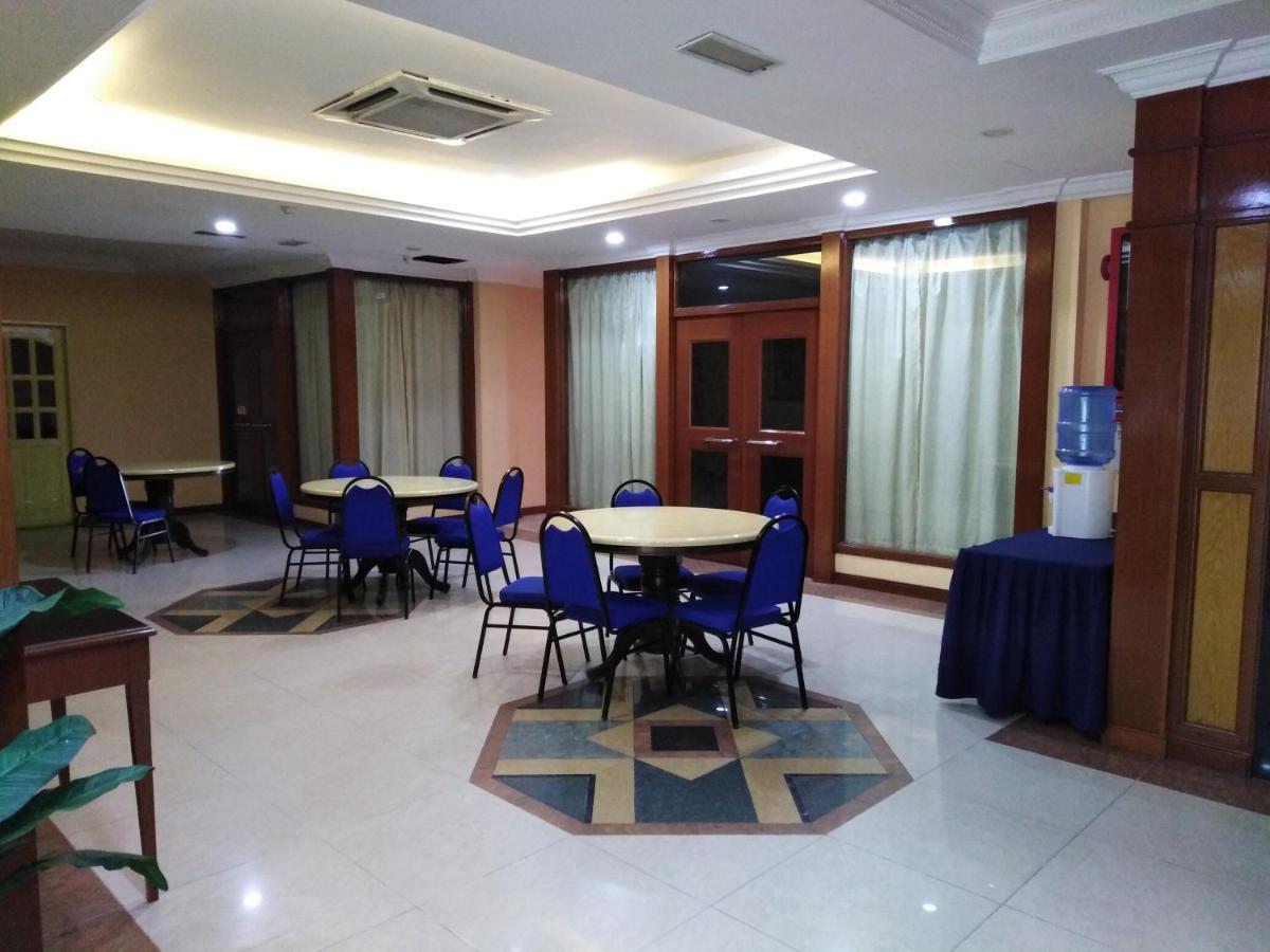 Sara Hotel Labuan Esterno foto