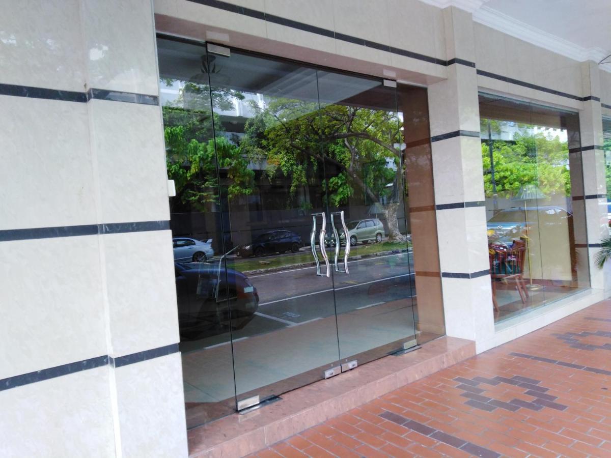 Sara Hotel Labuan Esterno foto