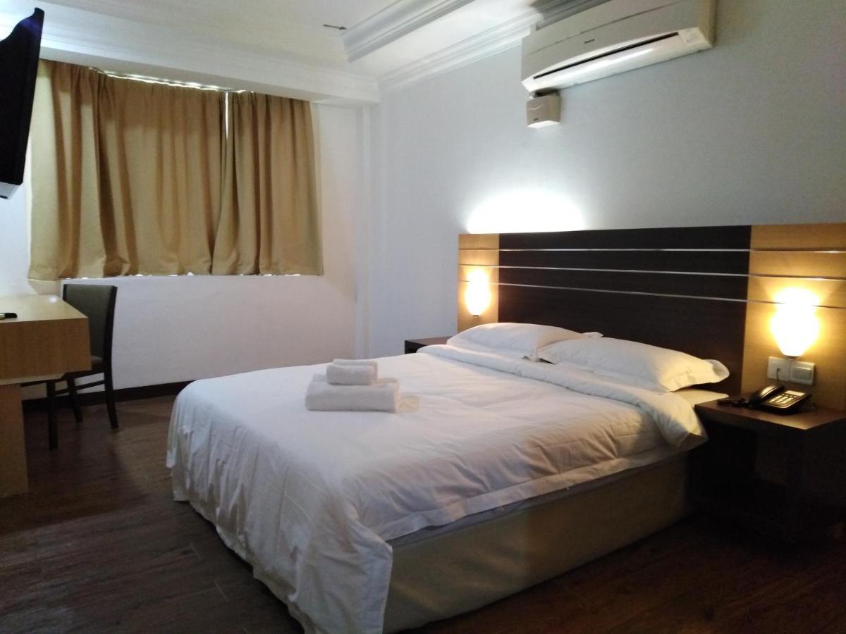 Sara Hotel Labuan Esterno foto