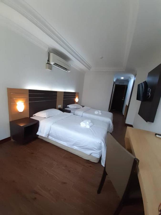 Sara Hotel Labuan Esterno foto