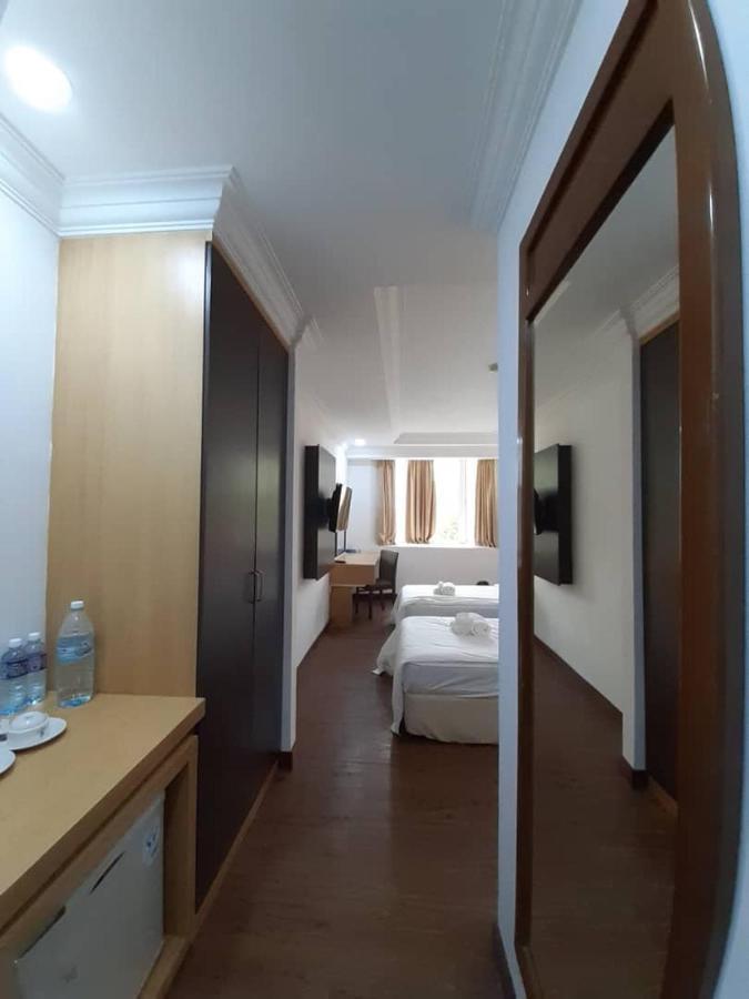 Sara Hotel Labuan Esterno foto