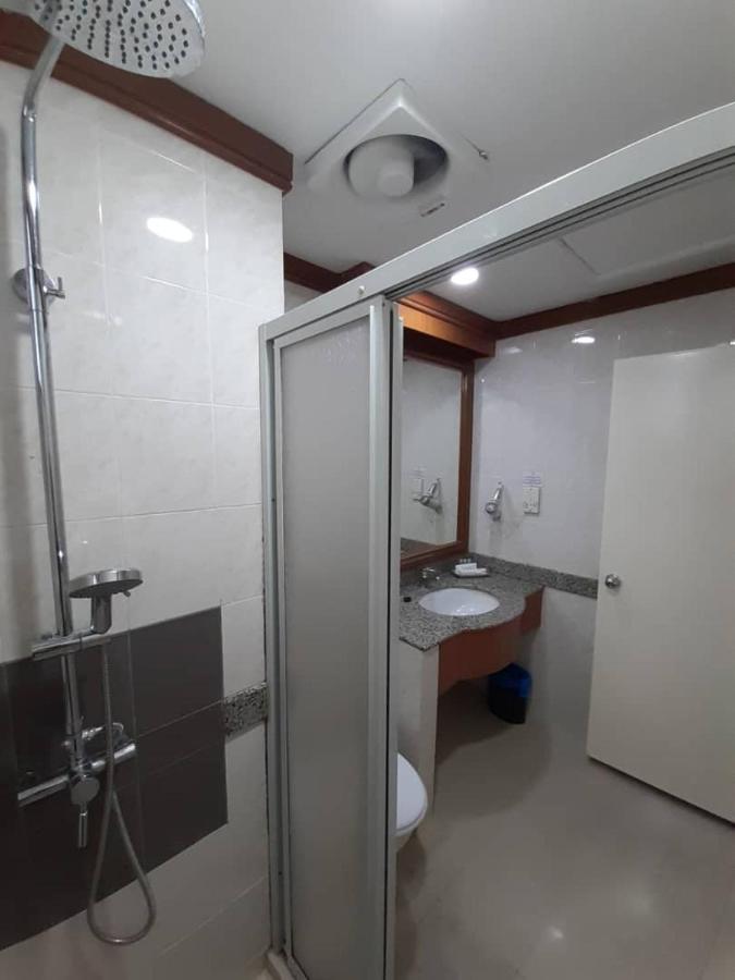 Sara Hotel Labuan Esterno foto