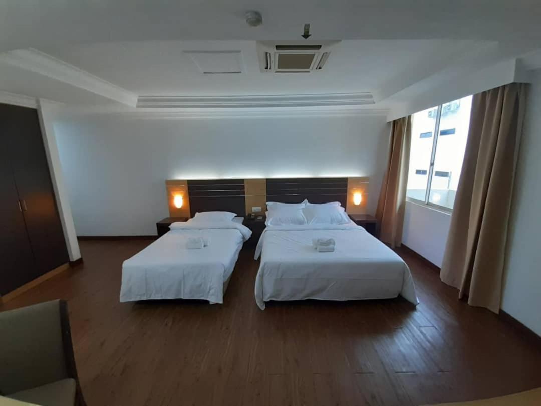 Sara Hotel Labuan Esterno foto