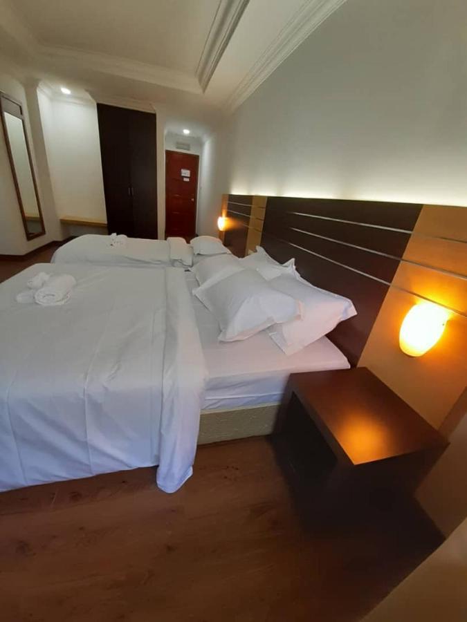 Sara Hotel Labuan Esterno foto
